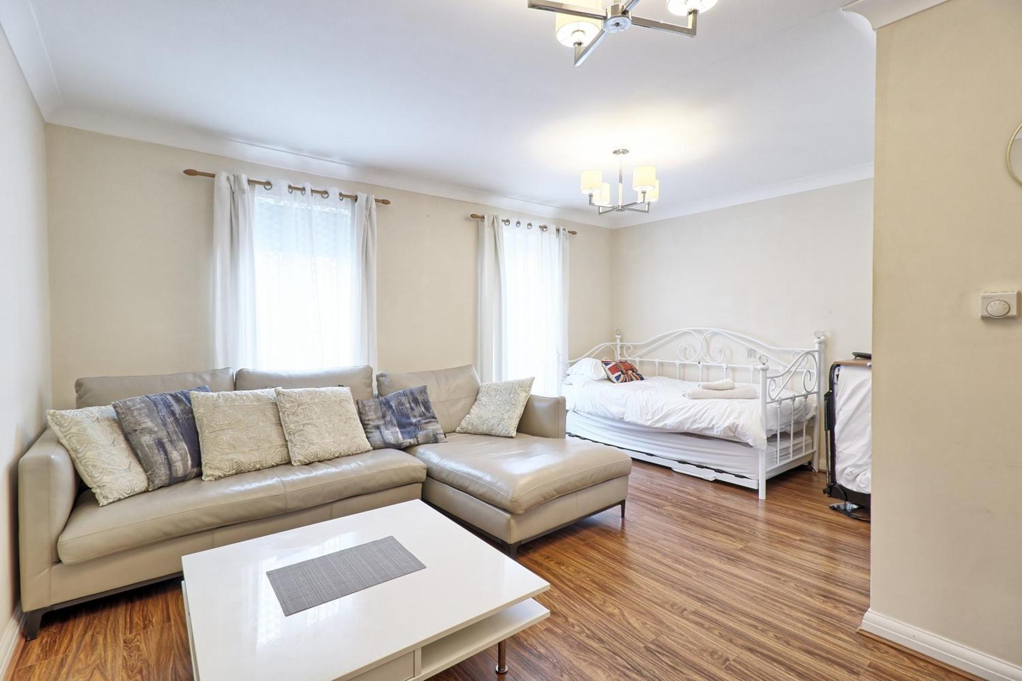 By Buildersbeds - Paignton House 4 Bedrooms Harold Wood Eksteriør billede