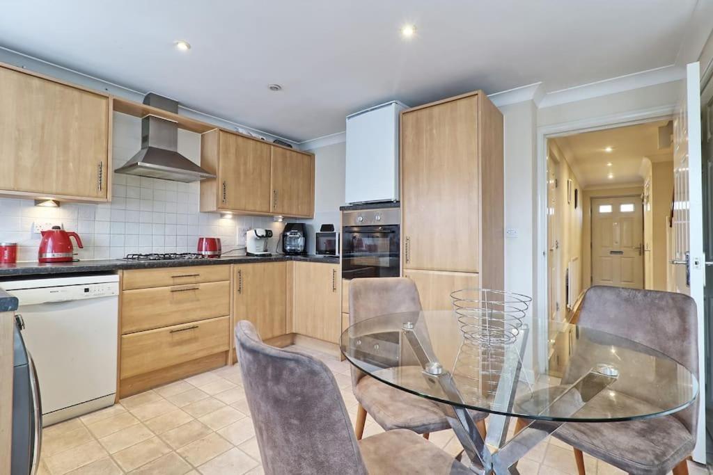 By Buildersbeds - Paignton House 4 Bedrooms Harold Wood Eksteriør billede