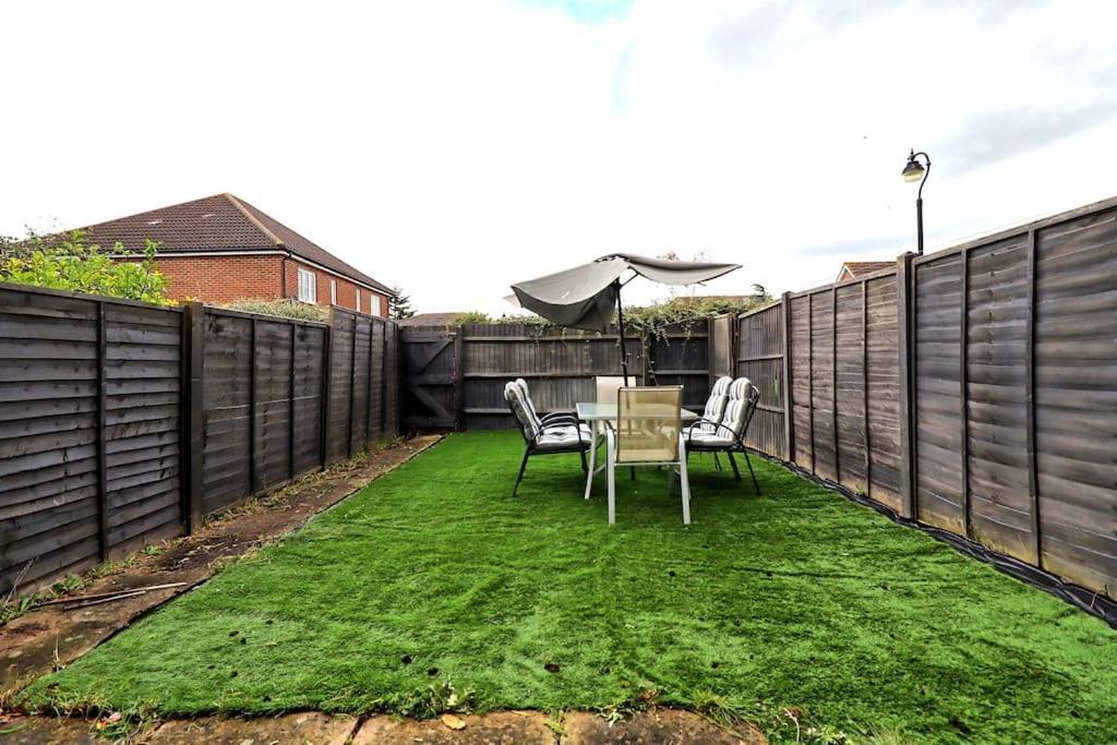 By Buildersbeds - Paignton House 4 Bedrooms Harold Wood Eksteriør billede